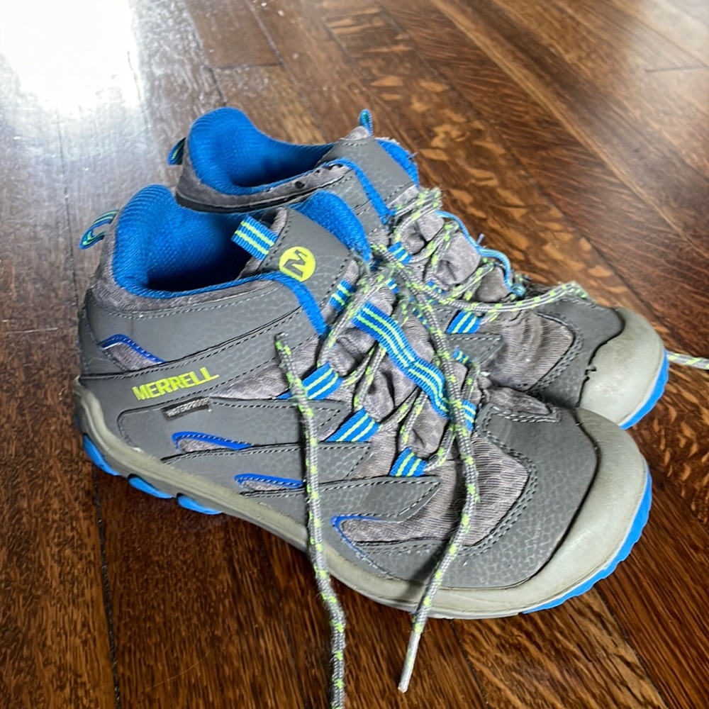 Merrell hiking shoes size 2